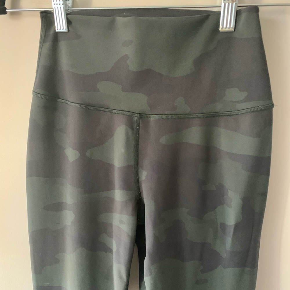 Alo High-Waist Camo Vapor Legging